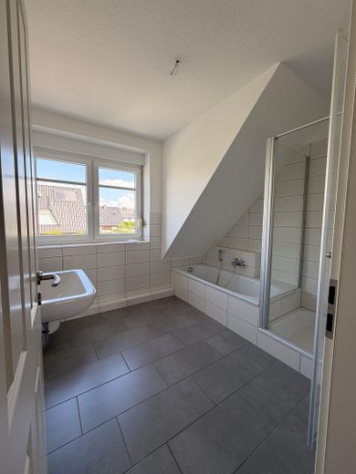 Modern rijtjeshuis in Apensen te koop – Badezimmer