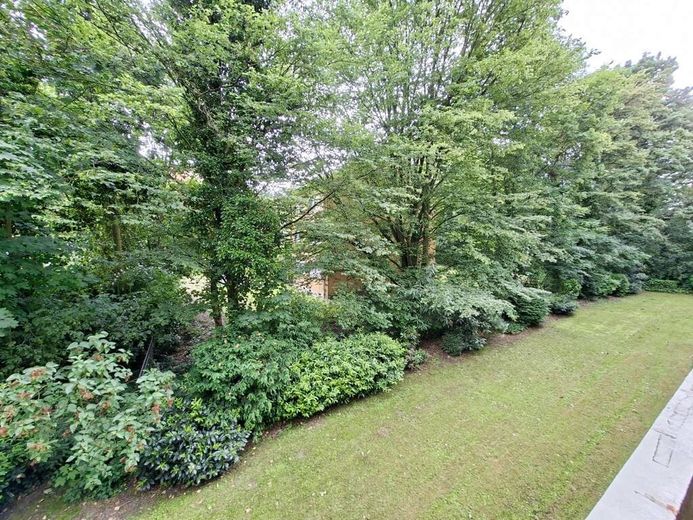 CITYHOUSE: Gepflegte 2 Zimmer Wohnung mit großem Balkon, Keller und TG Stellplatz in zentraler Lage – Aussicht Balkon