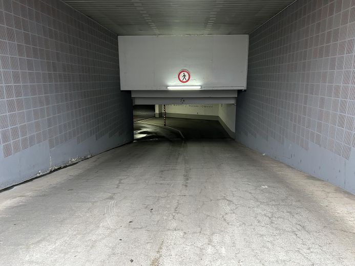 Tiefgaragenstellplatz Alleinparker 7,5% Rendite Markranstädt – Foto 5
