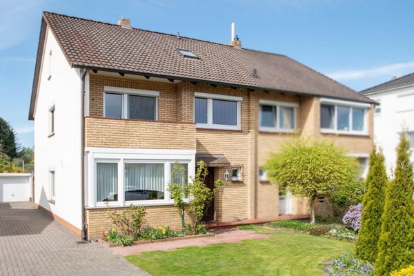 Vendesi attraente casa bifamiliare a Delmenhorst-Ströhen
