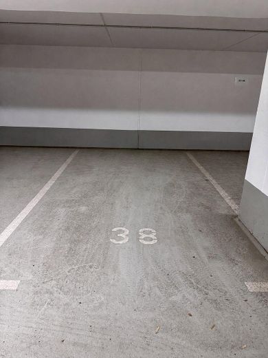 Penthouse met sauna, open haard, SmartHome, 2 TG-plaatsen direct bij het St. Franziskus-hospital – TG-Stellplatz 1