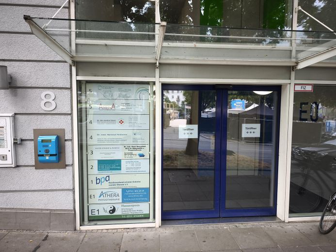 *** Büro am Marienplatz Stuttgart sofort frei *** – Straßeneingang Marienplatz 8