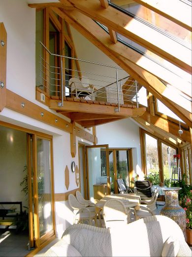 Das besondere Haus, mit sehr großem Grundstück, in einer Region wo andere Urlaub machen – Wintergarten mit Balkon