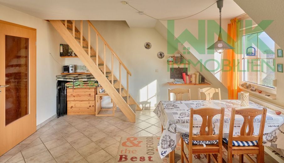 Ruhige Maisonettewohnung mit Balkon 
in Deichnähe – Treppenaufgang