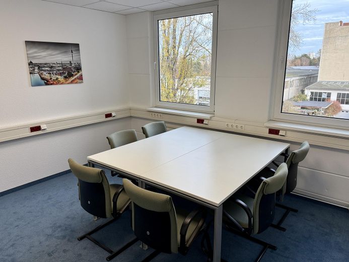 Attraktive Einzelbüros "all inclusive" in zentraler Lage von Spandau – Meetingraum
