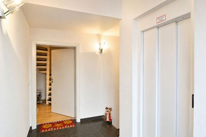 Elegante 3 - 4 Zi Maisonette mit Galerie mitten in Königstein – Eingang 2. OG