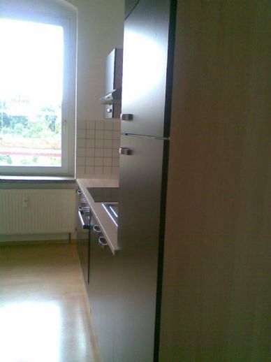 *** Großzügige WG 2-Zimmer mit Wannenbad, Einbauküche und Laminat im Zentrum *** – 2.OG mi