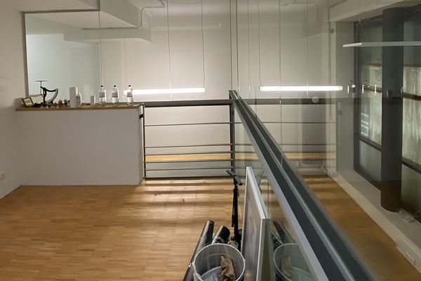कारखाने के LOFT को कार्यालय के रूप में