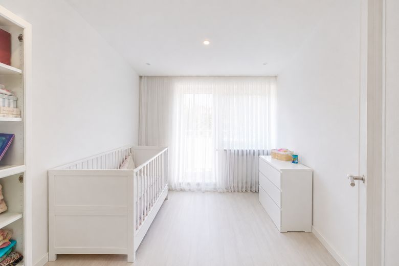2020 Kernsanierte 4 Zimmerwohnung mit 2 Balkonen, Aufzug – Schlafzimmer