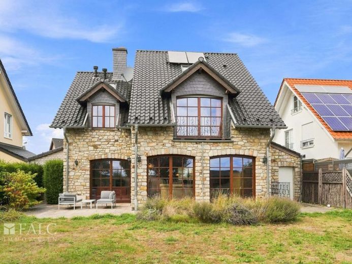Casa señorial belga en una codiciada ubicación en el borde del campo de Pulheim-Sinnersdorf: vivir con vistas a la catedral – Foto 1