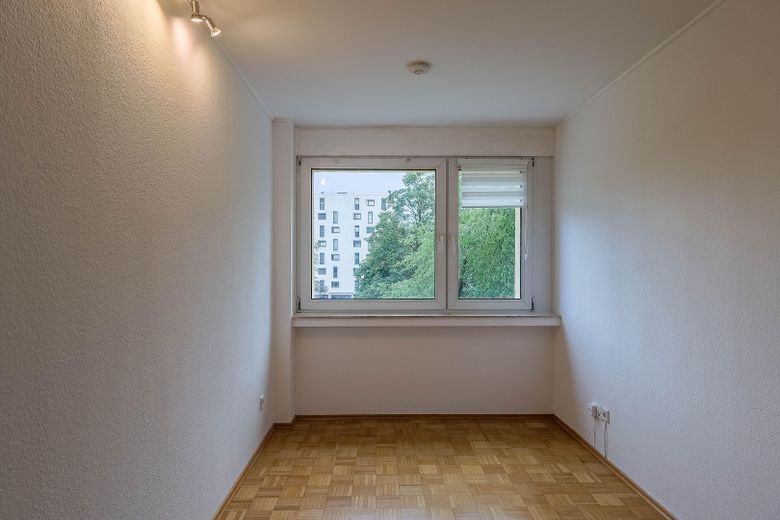 Commission-free & immediately available! 3-room apartment with loggia near Ostpark! – Arbeitszimmer