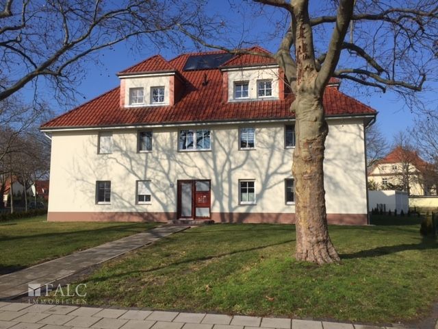 Kapitalanlage am Industriestandort * Mehrfamilienhaus mit Garagen * kein Leerstand – Außenansicht