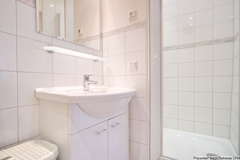 W pełni umeblowane mieszkanie 3-pokojowe w kamienicy, dla rodzin lub zespołów, przy Stadttor, Medienhafen-Unterbilk – a7ea6574ea8855a94cab66e593edb5afb32f11f4.jpg