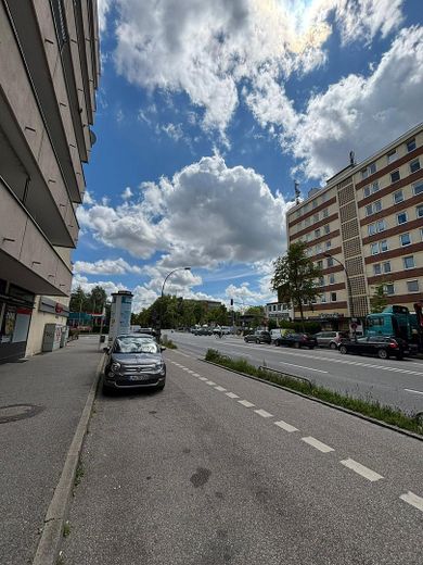 Straßenansicht links
