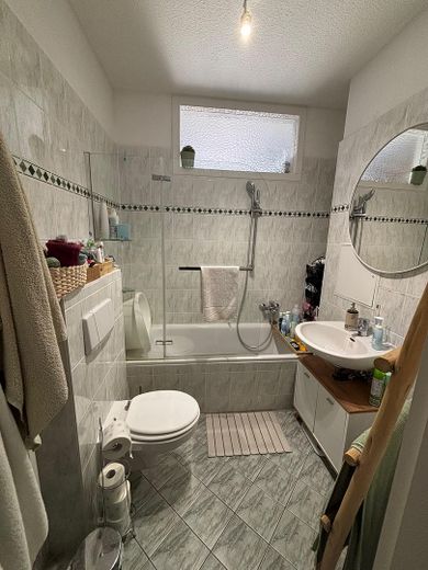 Old-Building Dream in Leipzig-Gohlis Mitte: Spacious 3-room apartment (88 m²) with stylish character – Bad