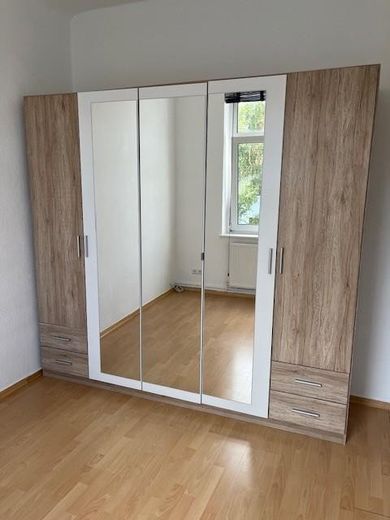Schlafraum mit Kleiderschrank