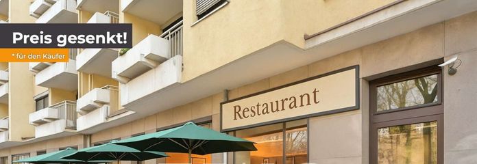 Restaurant mit Außentischen KI generiert