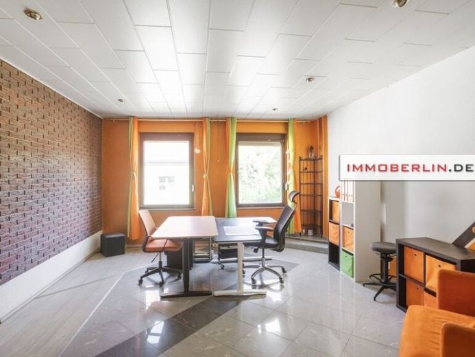 IMMOBERLIN.DE - Charaktervolles Ein-/Zweifamilienhaus mit Südwestterrasse, Innenhof & Garage – Foto 1
