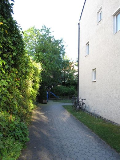 Appartement-jardin modernisé avec nouvelle cuisine intégrée, terrasse et situation calme dans la verdure - proche de l’Isar ! – Photo 4