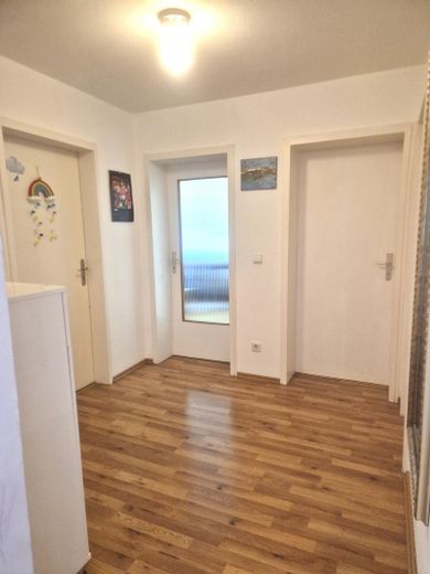 Charmante 3-Zimmer-Wohnung mit Westbalkon – gepflegt, hell und gut geschnitten – Diele