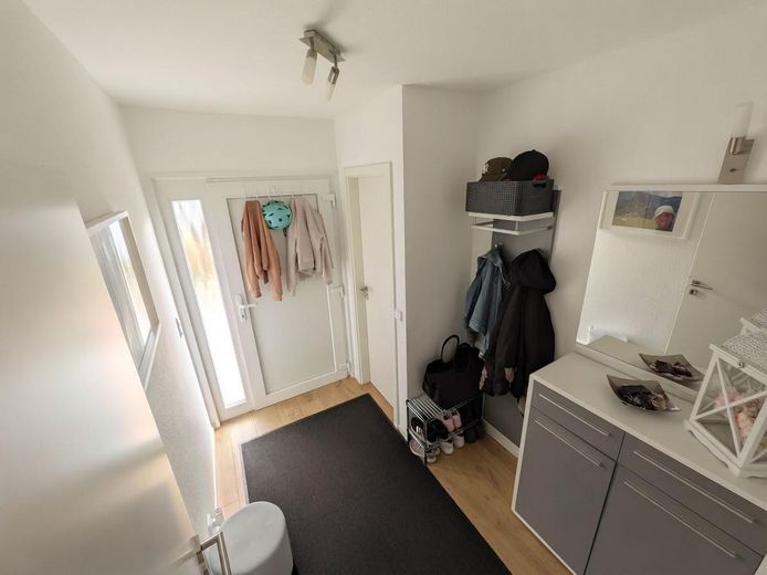 Bungalow mit mitoyenneté rénové sur le plan énergétique (A+) avec patio-jardin privé et vue dégagée sur la verdure – Eingangsbereich