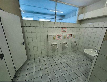 Provisievrij solitair object op toplocatie! Kantoorruimte, productie en veel buitenruimte aan de A1! – Herren WC EG