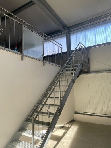 Capannoni commerciali versatili a Buseck (Zeilstraße) in affitto – Halle 1