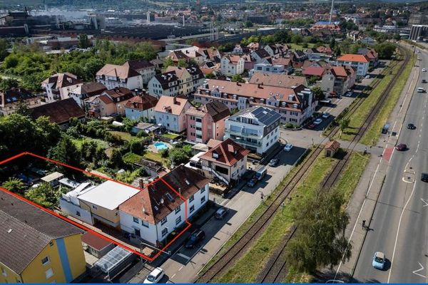 Generationshaus (3 FH) / Renditeobjekt, mit großen Dachterrasse und Grundstück!