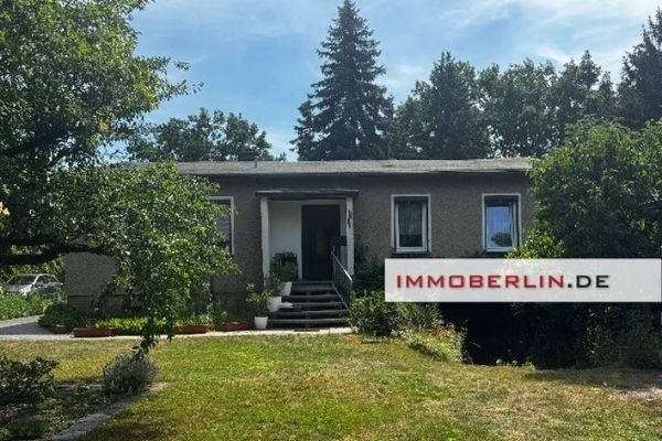 IMMOBERLIN.DE - Encantador bungalow con un jardín oeste de ensueño y garajes