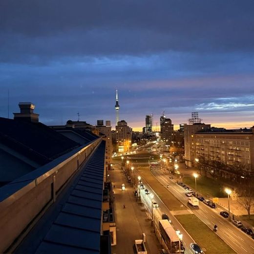 Freie 4 Zi., 4.OG, Karl-Marx Allee/Andreasstr. 46, direkter Blick auf Fernsehturm & Frankfurter Tor – Blick Dachterrasse