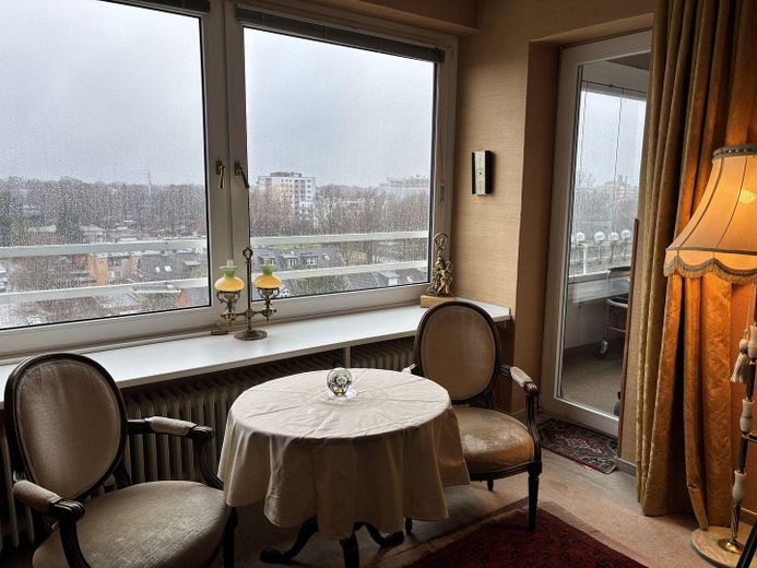 2-Zimmer Wohnung mit Balkon und Stellplatz – WZ,Blick aus der 8. Etage