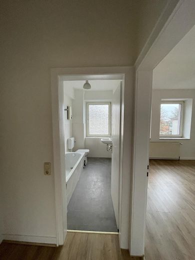 2.5-room apartment with balcony in a good, quiet location – Flur