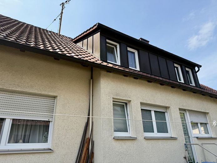 Zweifamilienhaus in exklusiver Waldrandlage – Seitenansicht 2