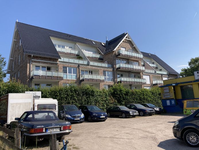2 Zimmer Wohnung mit Balkon und Tiefgaragenplatz in Hamburg-Iserbrook – Rückseite Wohnanlage 