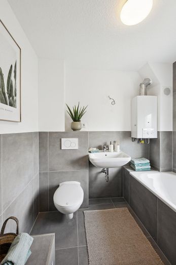 Charmante Doppelhaushälfte mit Garten - Ruhig & zentral - ohne Provision – OG Badezimmer