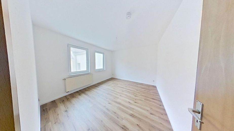 Kleine, charmante 2-Raum-Wohnung in zentraler Lage von Köthen – Schlafzimmer