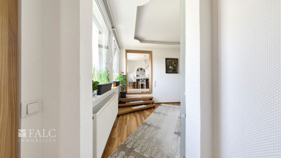 Ankommen. Wohlfühlen. Bleiben. Großzügige Wohnung in Bad Friedrichshall – 1. OG Flur_2