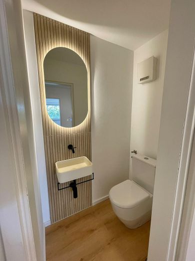 HELLE, MODERNISIERTE UND LICHTDURCHFLUTETE 3-ZIMMER-WOHNUNG MIT SÜDBALKON IN BÖBLINGEN-DAGERSHEIM – WC