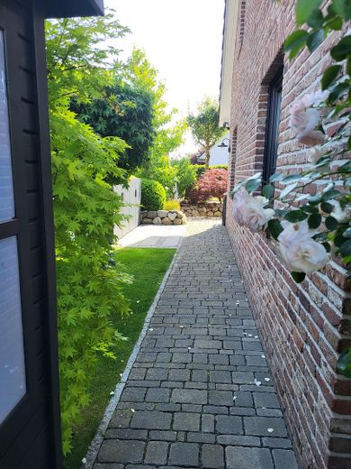 Traumhaftes Zuhause für die ganze Familie – Hochwertiges EFH im Apfelgarten mit Pool & Gartenoase – Фотографія 2
