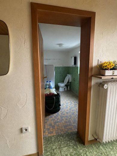 Großzügiges Wohnhaus mit ca.360 m² – Potenzial für Mehrgenerationenwohnen oder mehrere Wohneinheiten – EG Bad / Wanne /Waschmaschinen