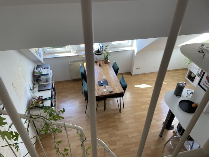 Nowoczesne, wymarzone 2,5-pokojowe mieszkanie galeryjne w M.-Untermenzing BEZ PROWIZJI – Blick von der Galerie