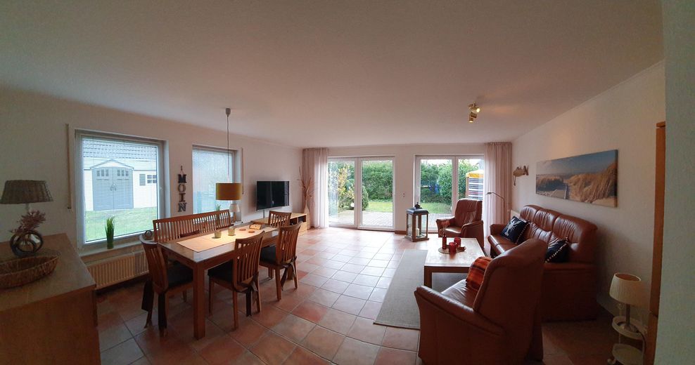 Ferienhaus inkl. Garage auf Borkum zu verkaufen – Wohn/Esszimmer
