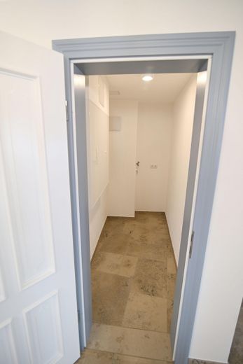 Stilvoll modernisiert: 4-Zimmer-Dachgeschosswohnung in Freising mit Dachterrasse – Abstellraum
