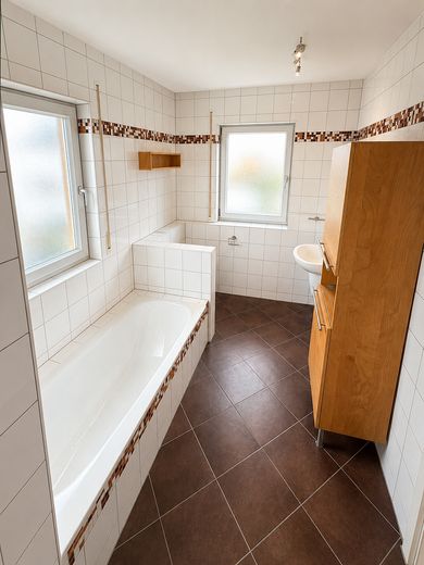 Schönes Reiheneckhaus mit EBK in Baiersdorf - von Privat / Provisionsfrei – Bad OG