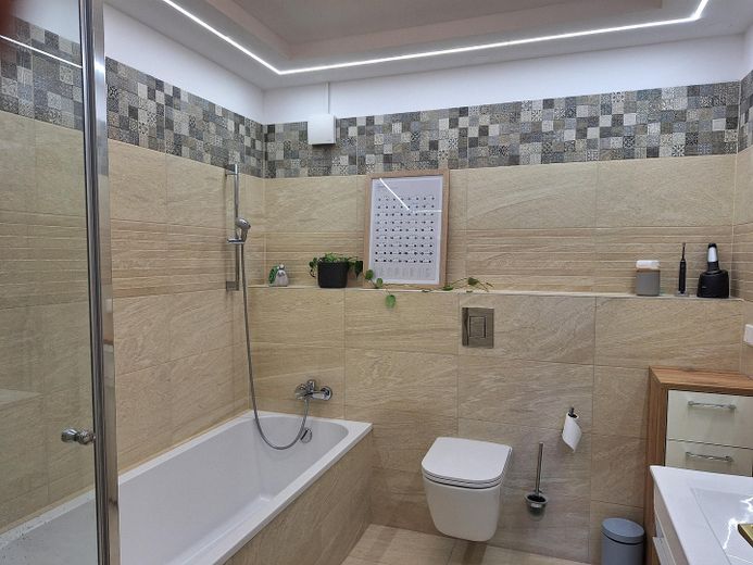 wunderschöne sonnige Wohnung mit Balkon im begehrten Stadtteil Voxtrup in Osnabrück – Badezimmer