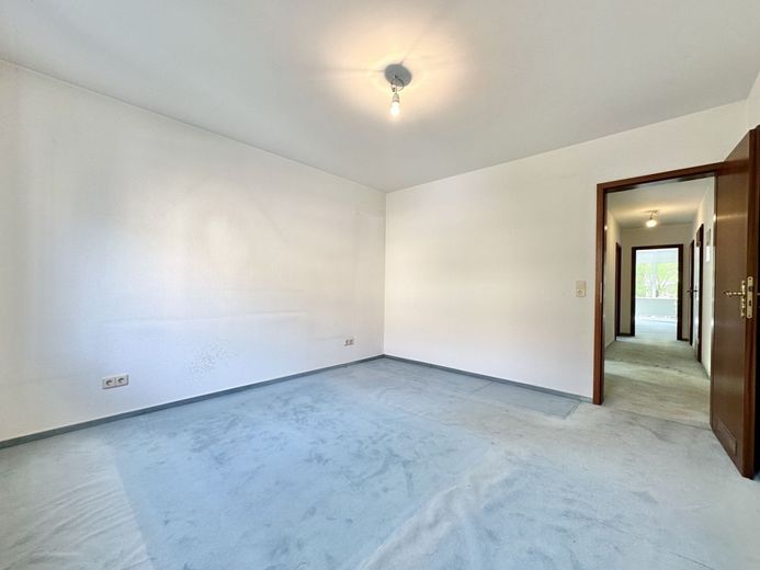 Schlafzimmer mit Blick zum Flur