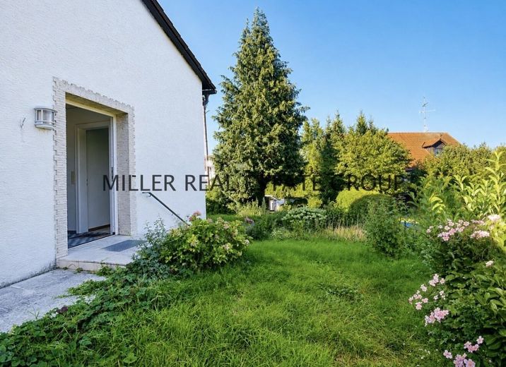 Renovierungsbedürftiges Einfamilienhaus mit großem Grundstück, Garten, Garage und Ausbaupotenzial in Ingolstadt-Pettenhofen! – Außenansicht