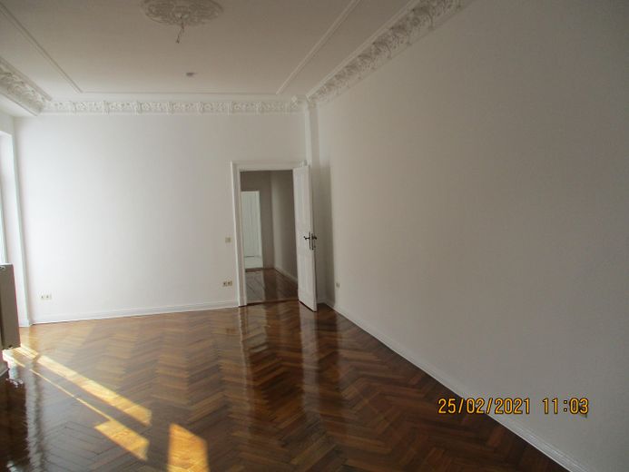 Wunderschöne große 5 Zimmer Altbauwohnung in zentraler Lage – Berliner Zimmer