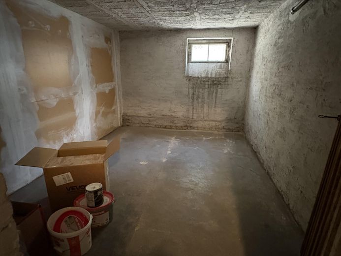 Abitare con stile nel cuore di Erlangen – affascinante appartamento d’epoca di 3 locali in una posizione privilegiata nel centro città – Kellerabteil