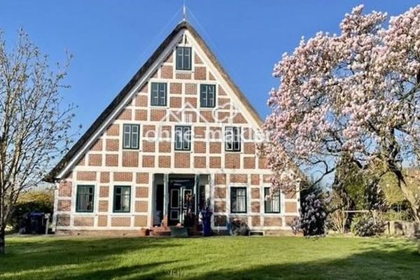 Wohn(t)raum vor den Toren Hamburgs: 4-Zimmer-Wohnung mit eigener Terrasse
